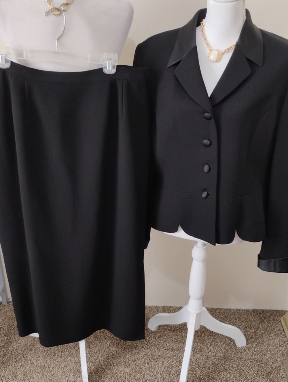 Kasper Black Midi Skirt - Classic Professional Style